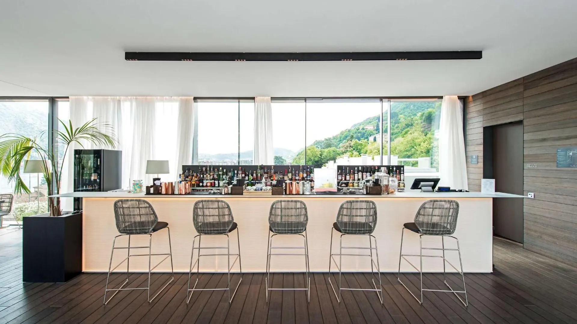 Hilton Lake Como 4*,
