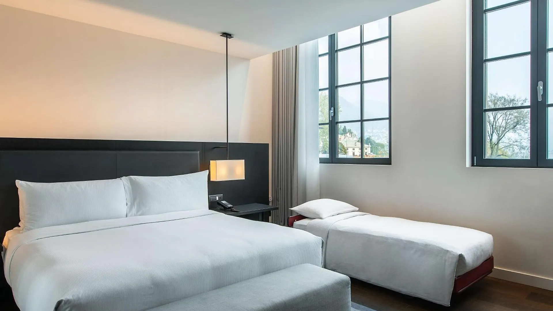 Hilton Lake Como 4*,