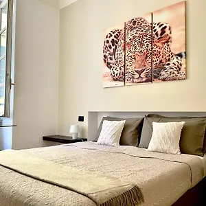 Apartment Charming Como: Downtown With Dual Bedrooms And Bathrooms