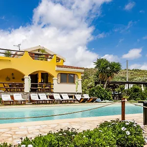 Saige , Piscina Con Idromassaggio Italie
