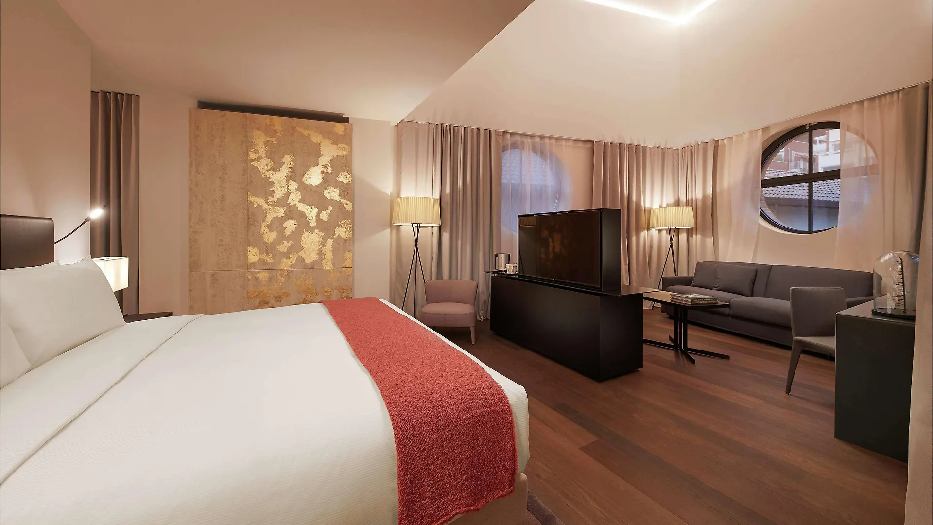 Hilton Lake Como 4*,  Italy