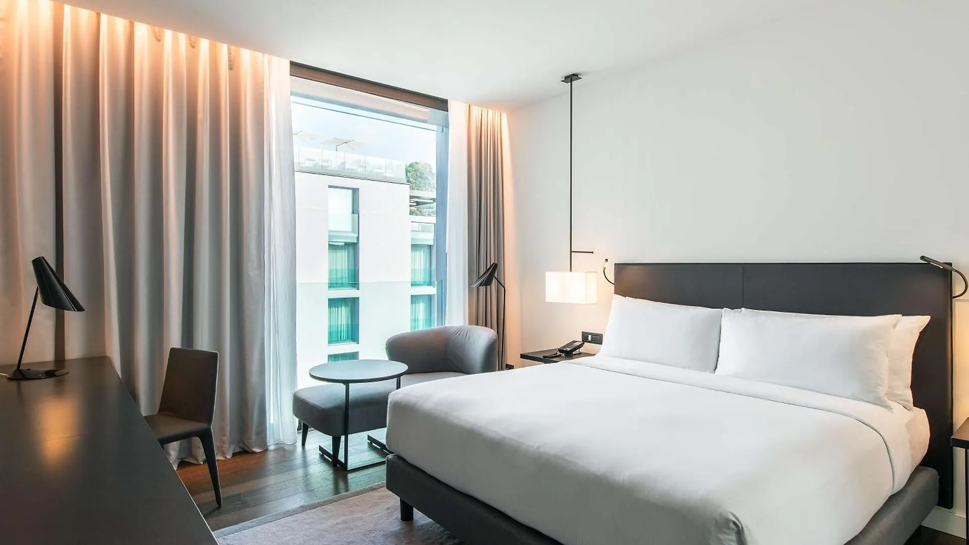 Hilton Lake Como 4*,  Italy