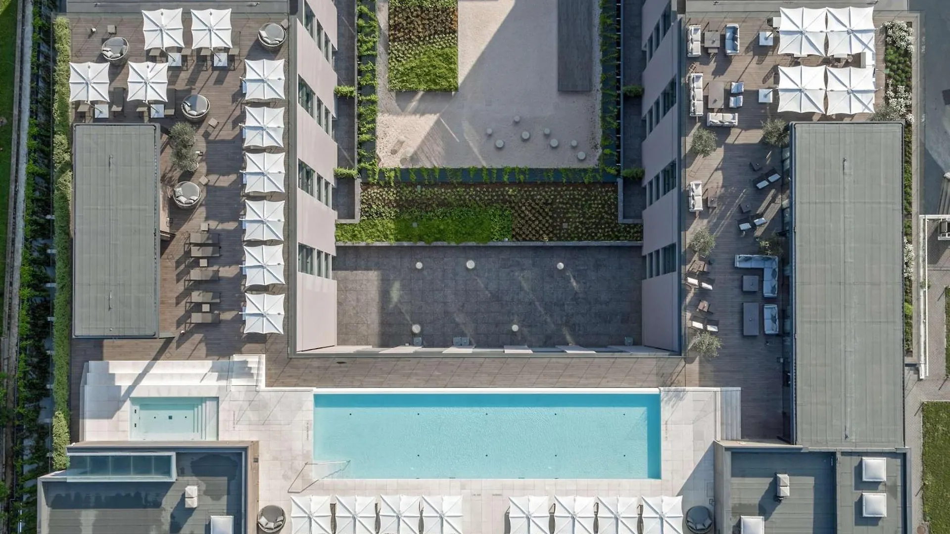 **** Hotel Hilton Lake Como Itálie