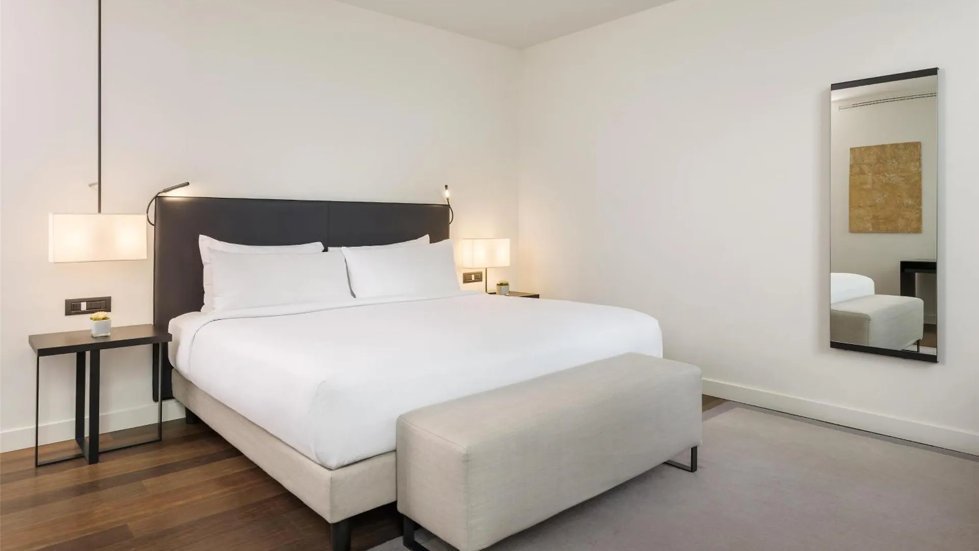 **** Ξενοδοχείο Hilton Lake Όπως Ιταλία