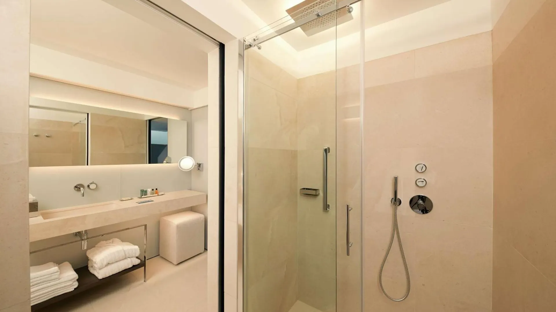 Hilton Lake Como Hotel