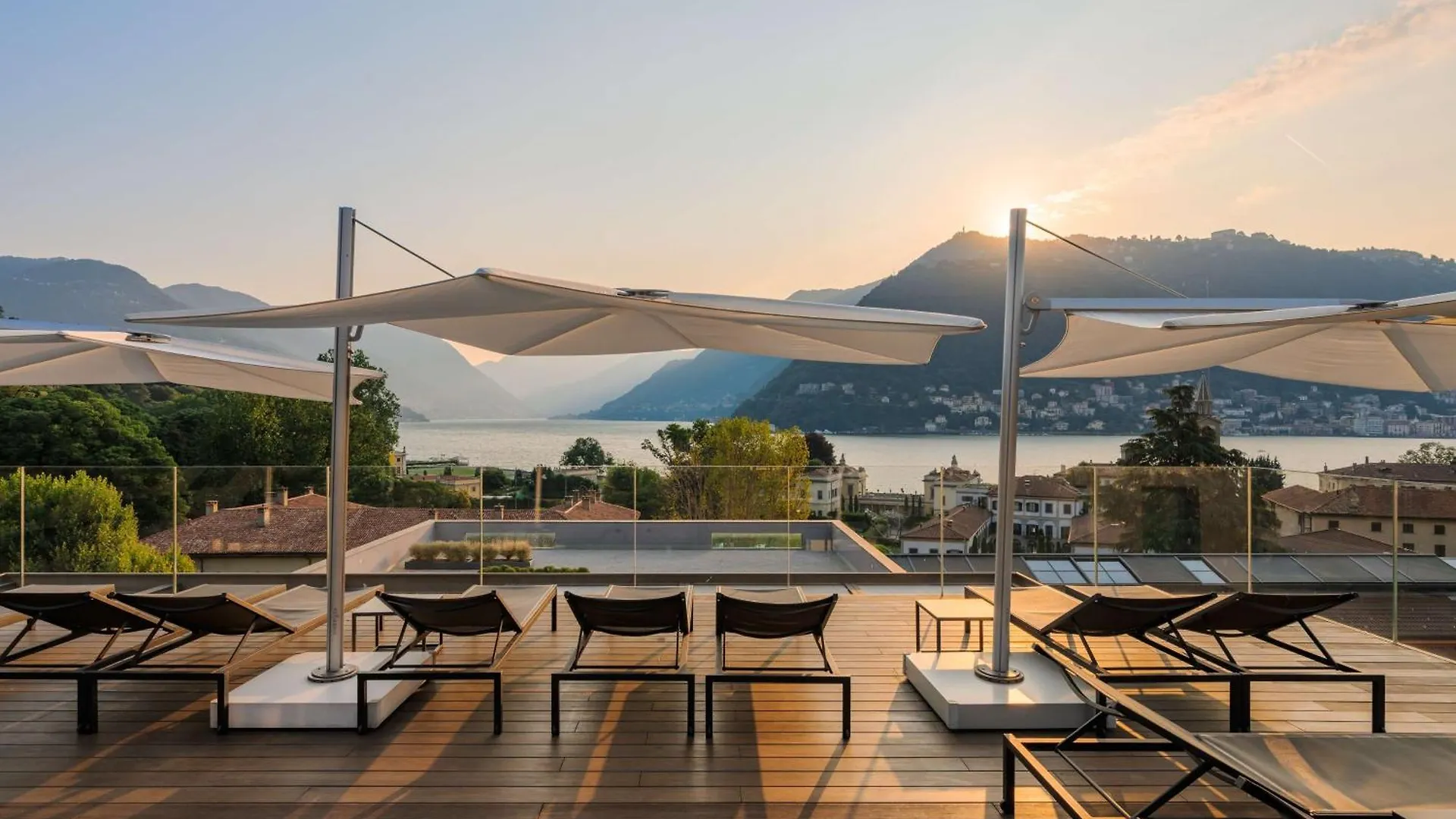 Hilton Lake Como 4*,
