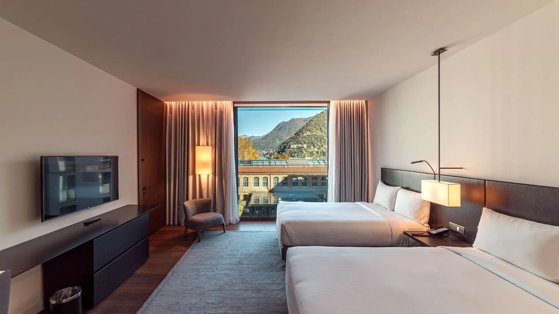 **** Hotel Hilton Lake Como Italië
