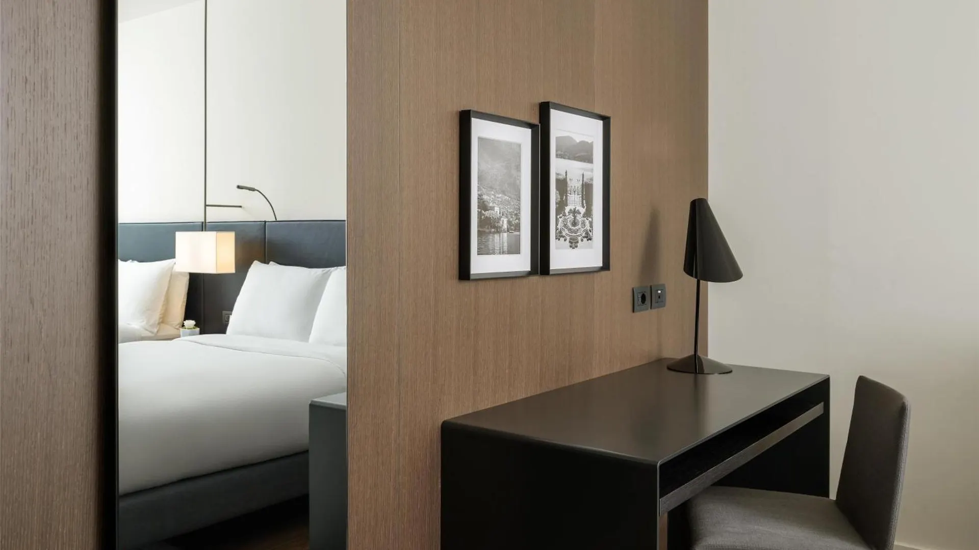 Hilton Lake Como 4*,